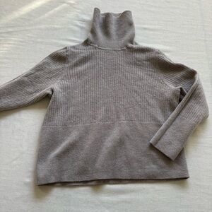 H by Halston Merino Wool Grey Turtleneck Sweater M | Cropped Cozy Knit